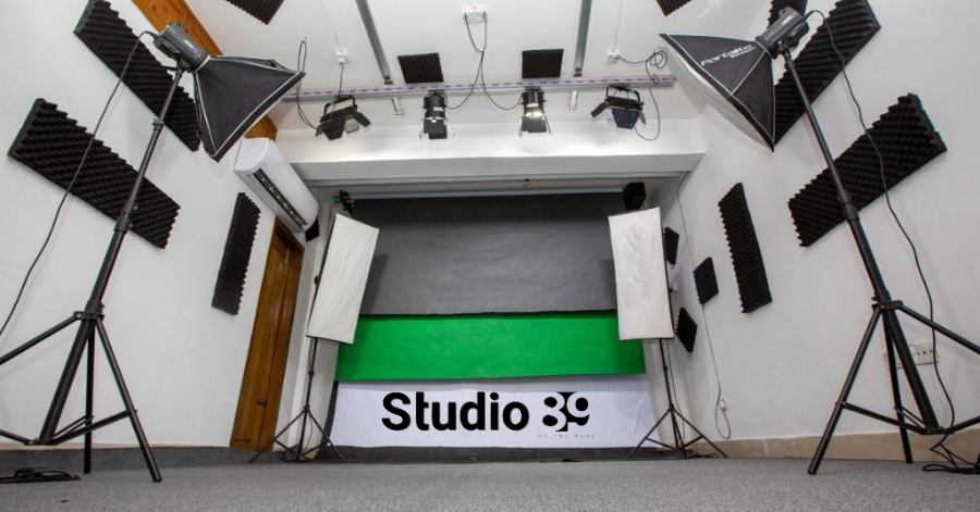 Product videography Bangladesh setup with green screen, softboxes, and studio lighting